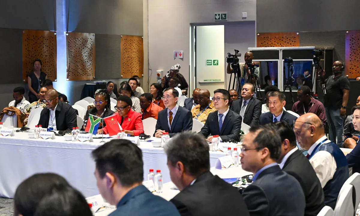 China-Africa roundtable forum aims to boost South-South cooperation, contribute wisdom to global governance.