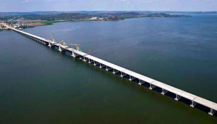 Chinese-built bridge achieves full structural connection in Tanzania