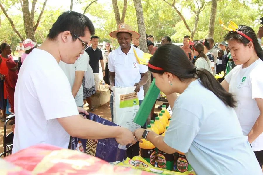 Chinese business community donates necessities to disabled children in Zimbabwe