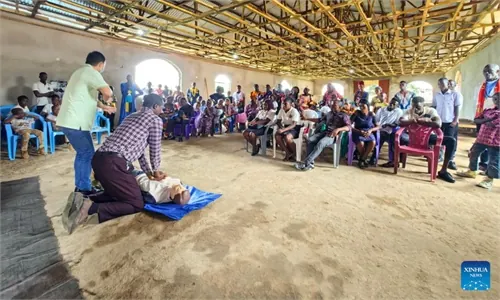Chinese doctors empower UNICEF staff in Sierra Leone with essential first-aid training