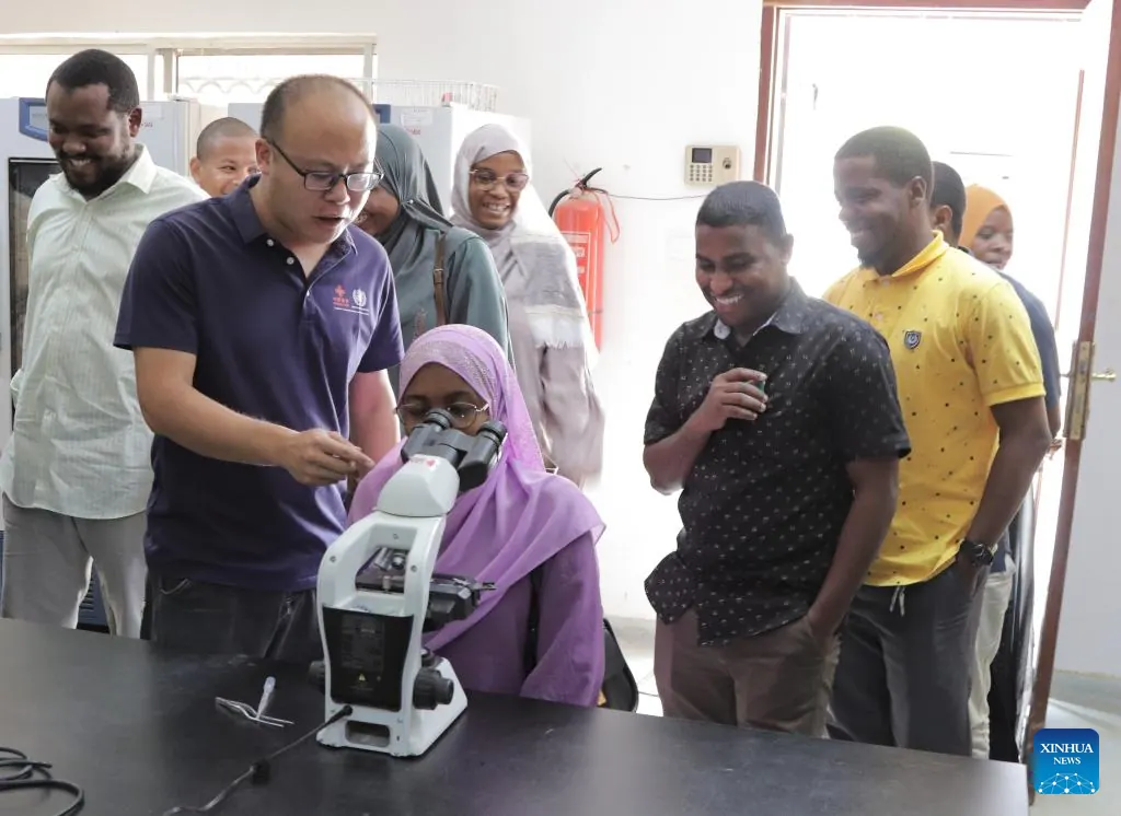 Chinese health experts promote disease prevention awareness among students in Tanzania