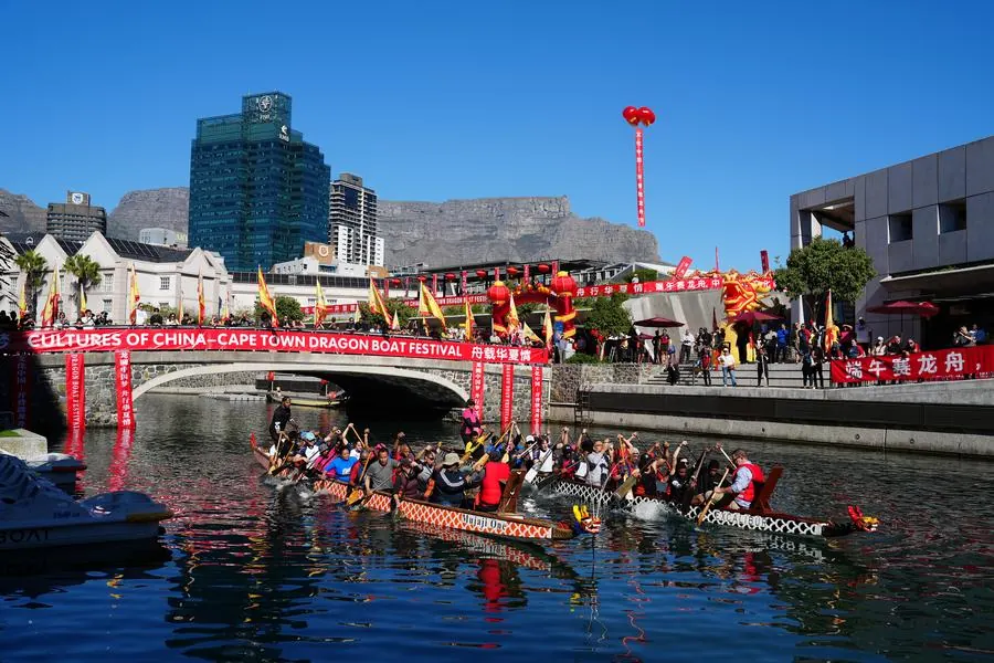 Dragon boat festival in Cape Town builds bridge for people-to-people exchange