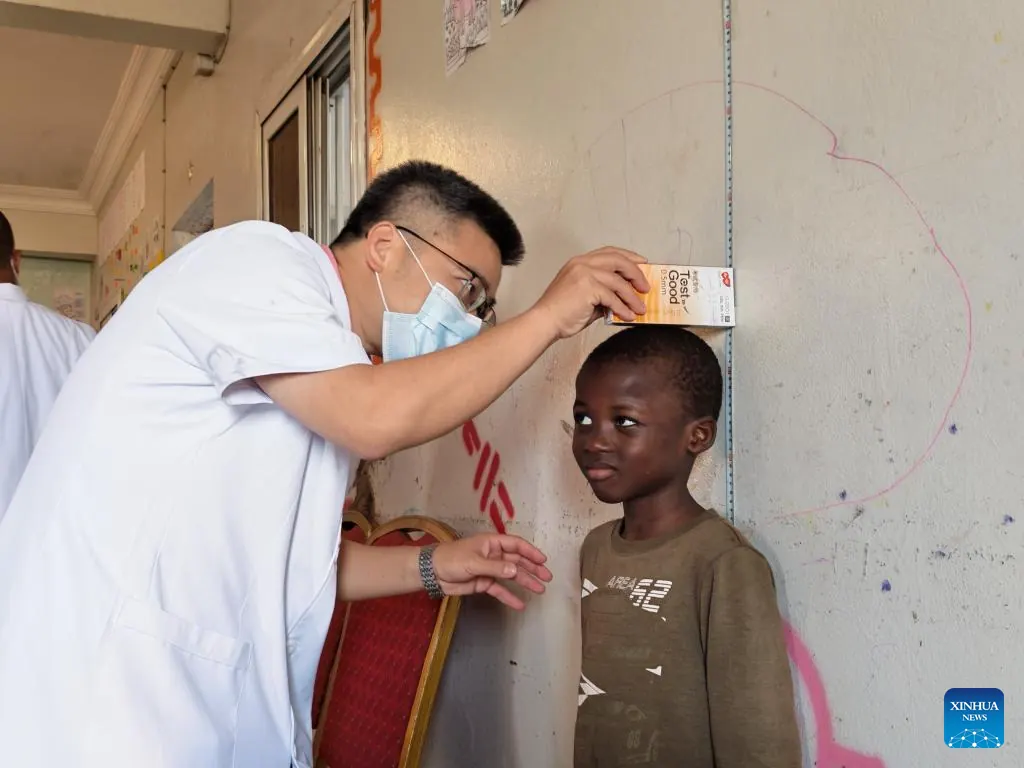 Orphanage children in Senegal receive health checkup from Chinese medical team