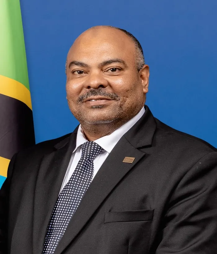 Tanzanian FM hails China's development model, vows closer ties